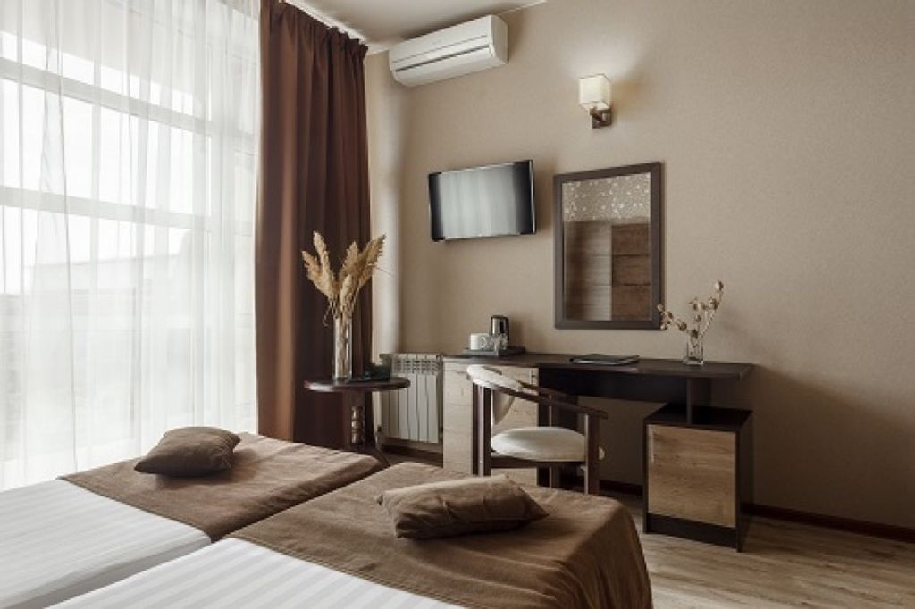 Двухместный номер с 2 отдельными кроватями стандарт с видом на бассейн