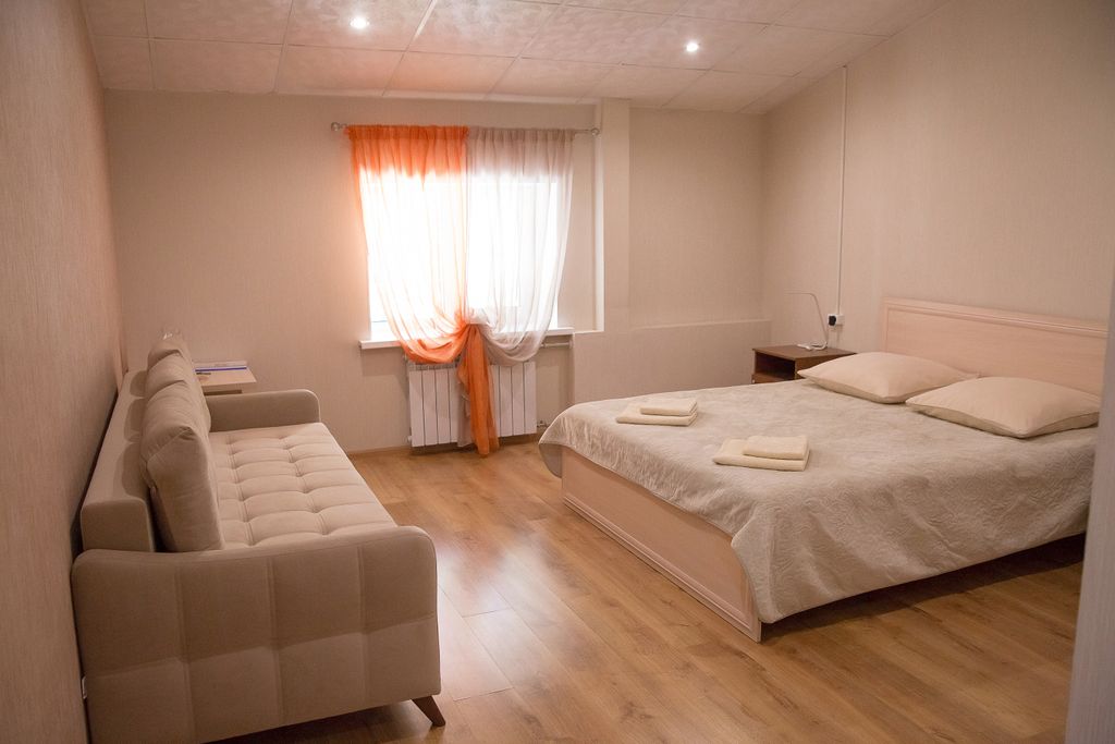 Семейный номер полулюкс с 1 двуспальной кроватью