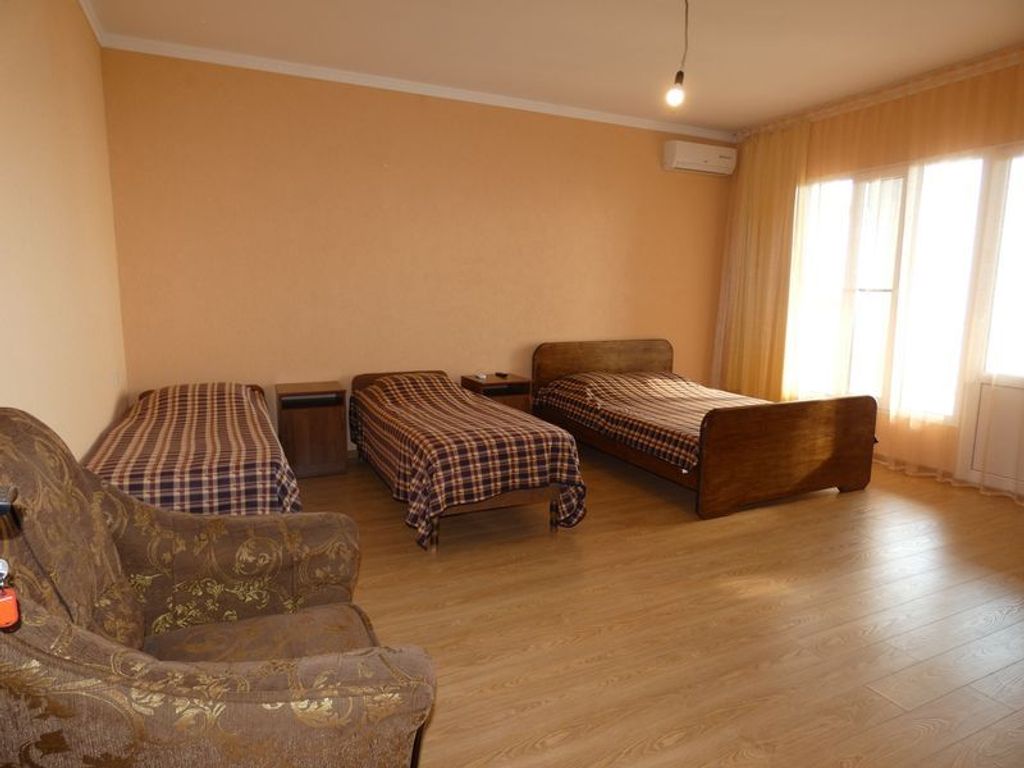 Четырёхместный номер с балконом