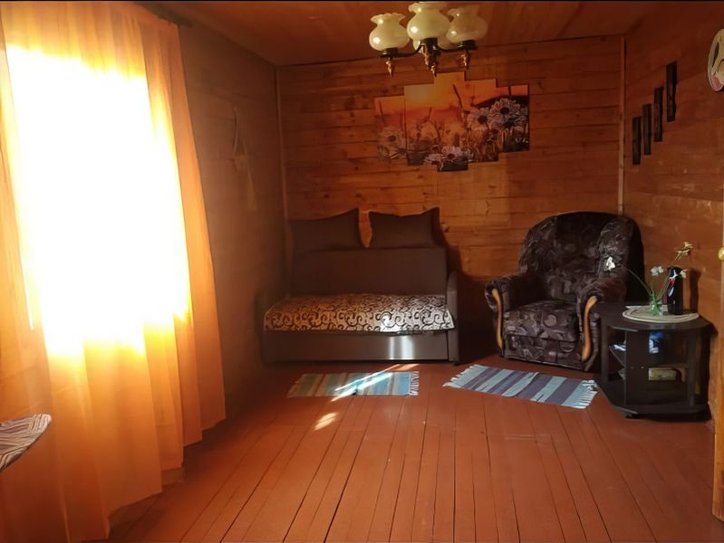 Спальня 2. Двухспальной диван-кровать, кресло, прикроватная тумбочка, кондиционер.