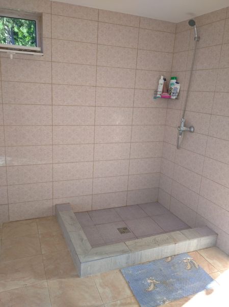 Отдельная душевая комната.