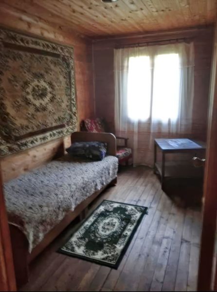 Спальня 3. Односпальная кровать. Кресло,журнальный стол, вентилятор.