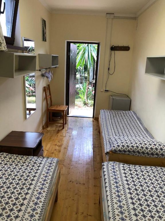 Трёхместный номер на первом этаже