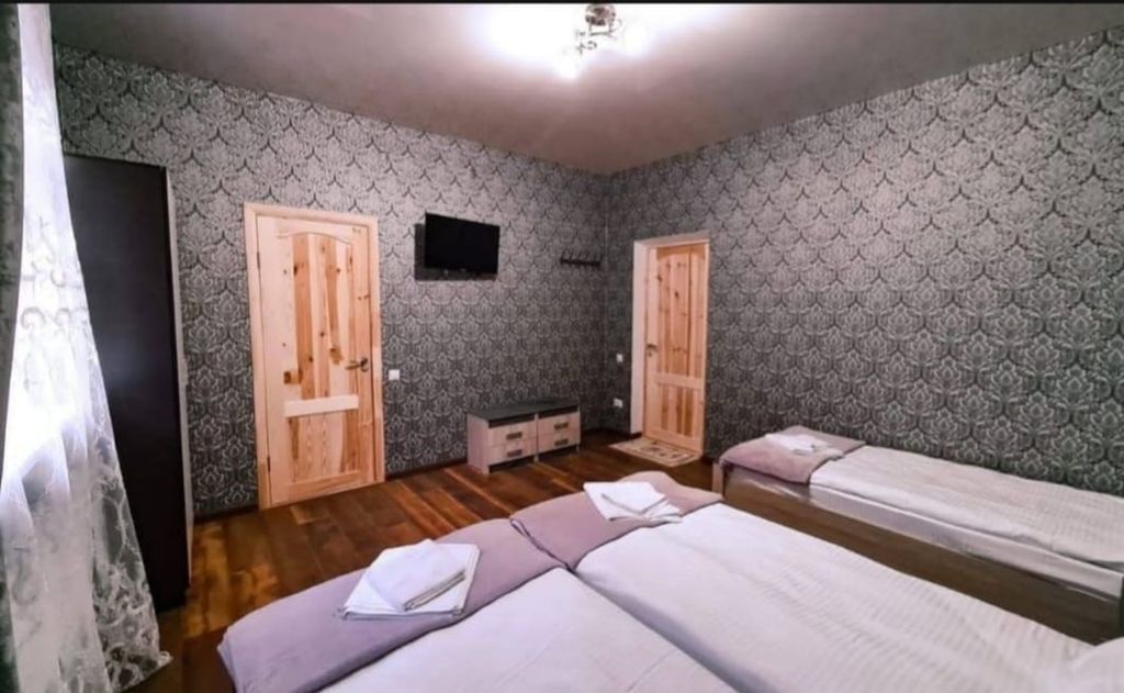 Трёхместный номер стандарт с видом на горы