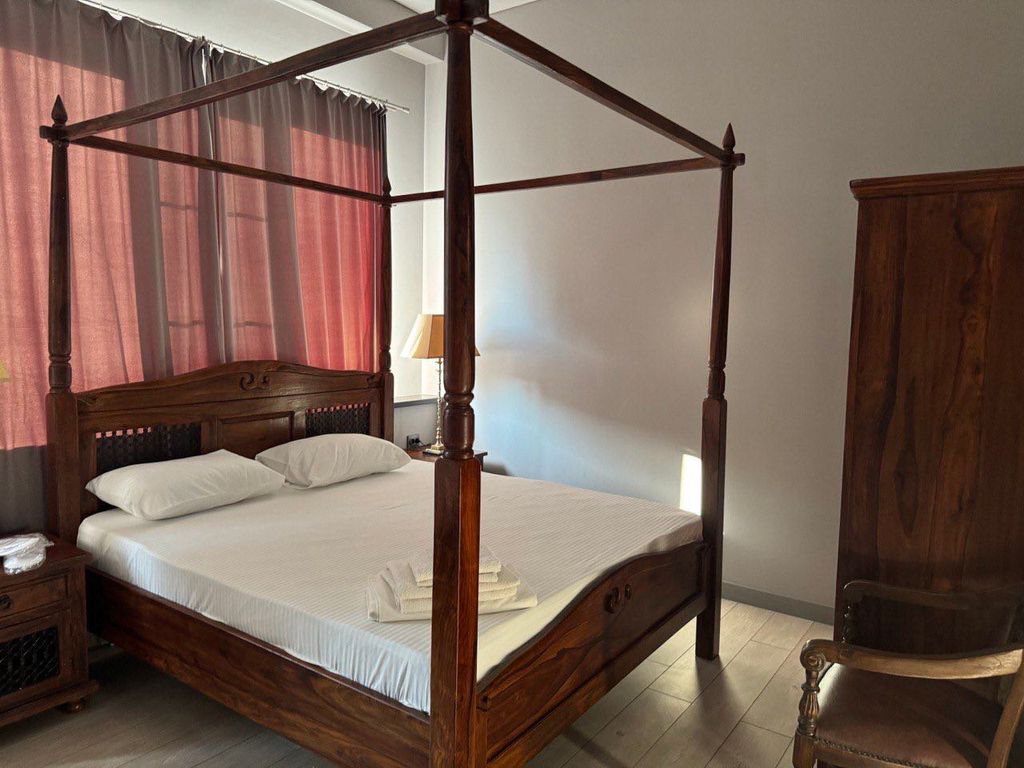 Многоместный смешанный номер двухкомнатный с 3-двуспальными king size кроватями