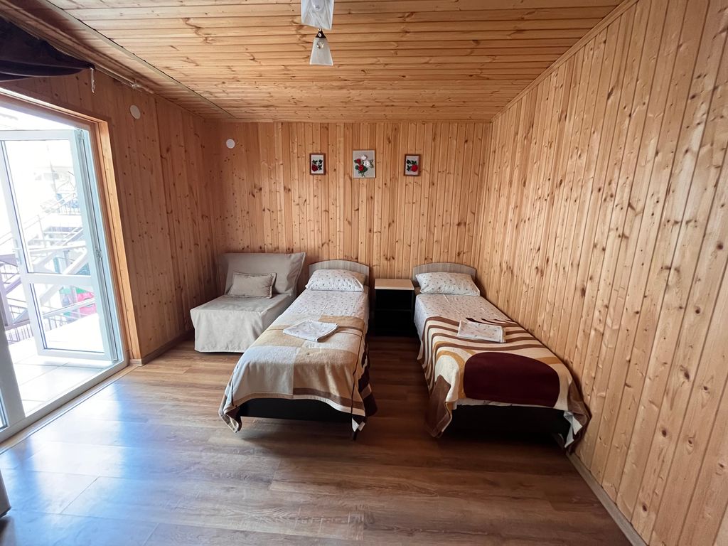 Трёхместный номер эко с раздельными кроватями