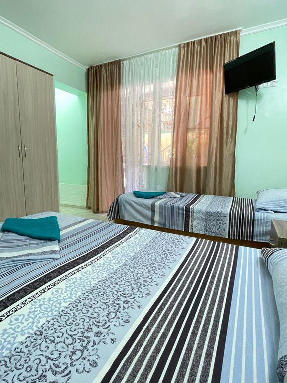 Апартаменты студия 3-х местная с собственной кухней