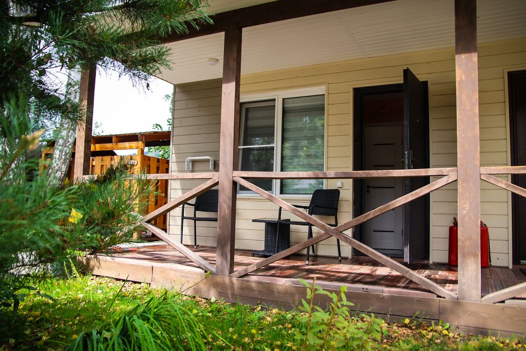 Семейный номер домик с видом на сад