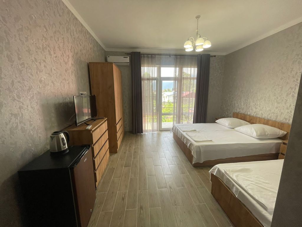 Трёхместный номер люкс с видом на горы