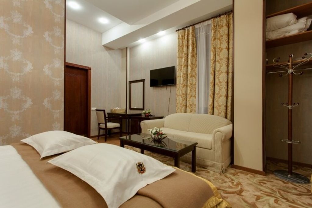 Двухместный номер с 1 кроватью Junior Suite (комфорт)