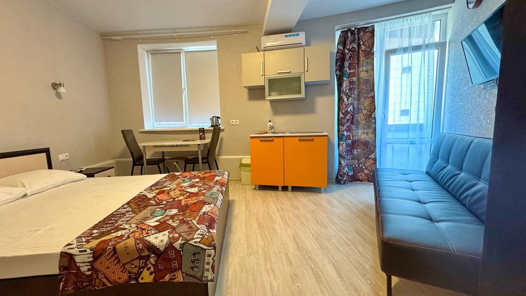 Апартаменты Четырёхместный с балконом №40