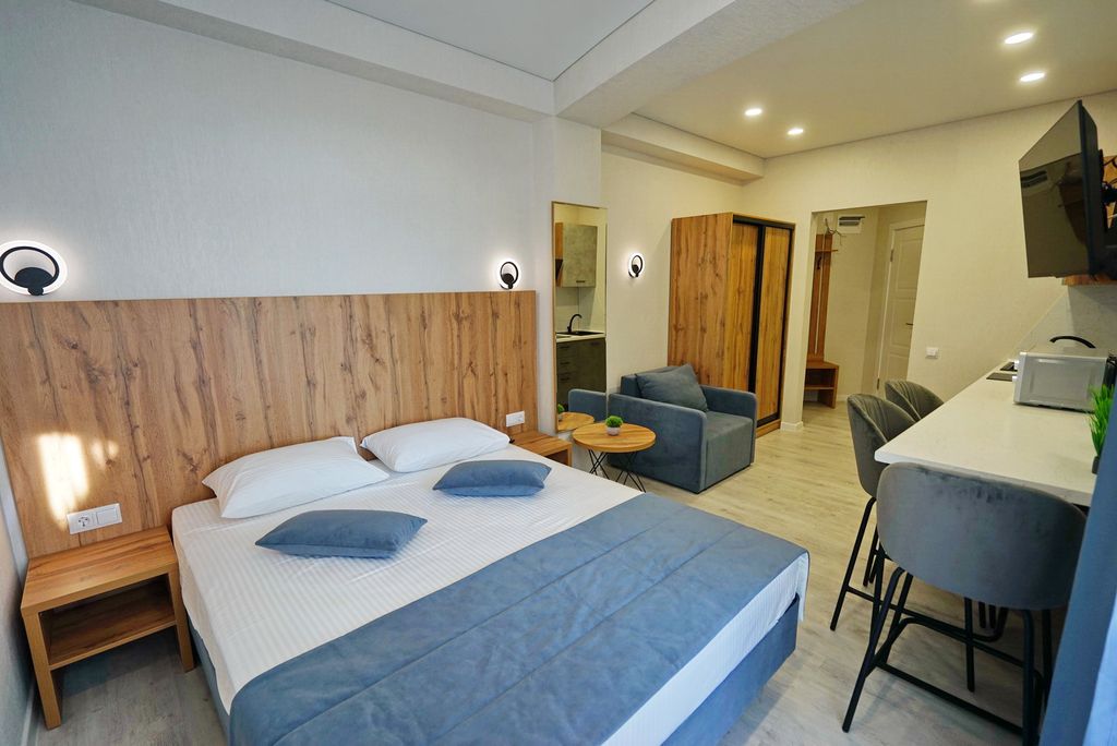 Апартаменты трёхместные с балконом №69