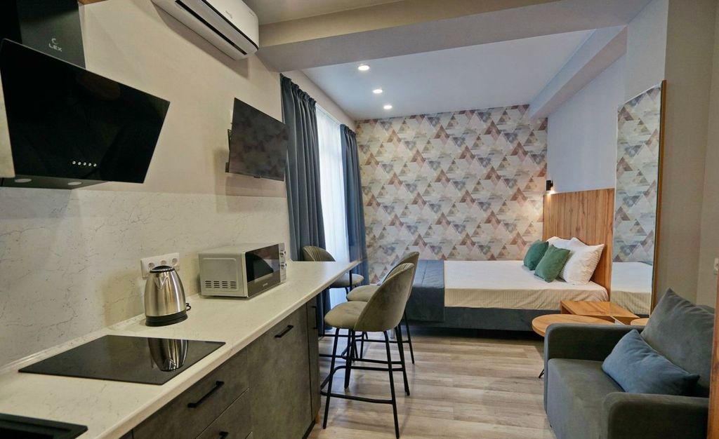 Апартаменты трёхместные с балконом №71