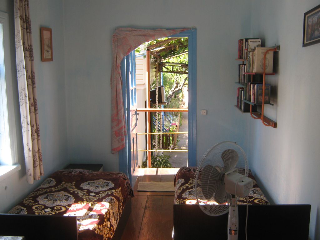 Двухместный номер с 2 отдельными кроватями с выходом во двор