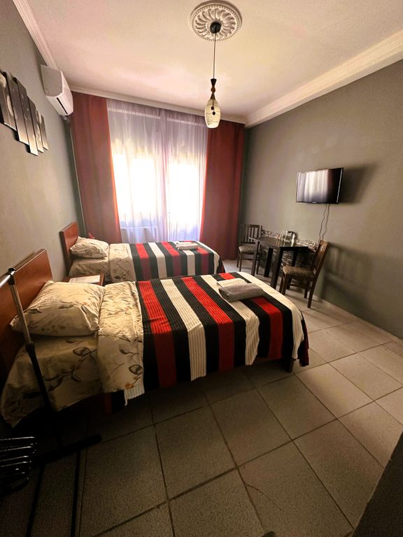 Двухместный номер с 2 отдельными кроватями с двориком и двумя кроватями