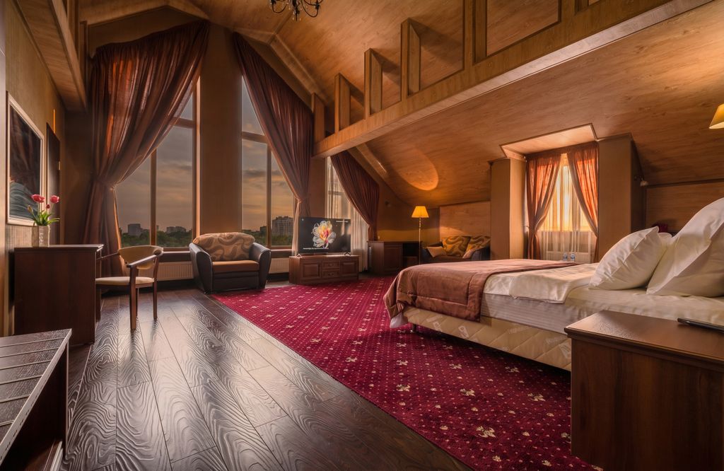 Четырёхместный номер люкс с видом на город