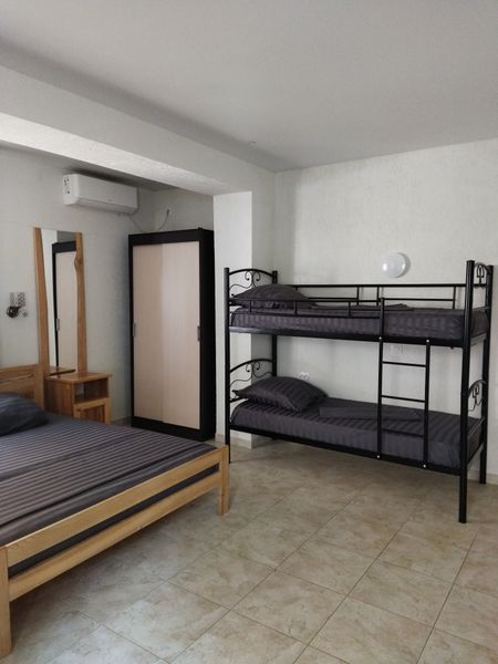 Двухъярусная кровать 80*190.Разместиться могут как дети, так и взрослые. Шкаф для одежды, прикроватные тумбочки