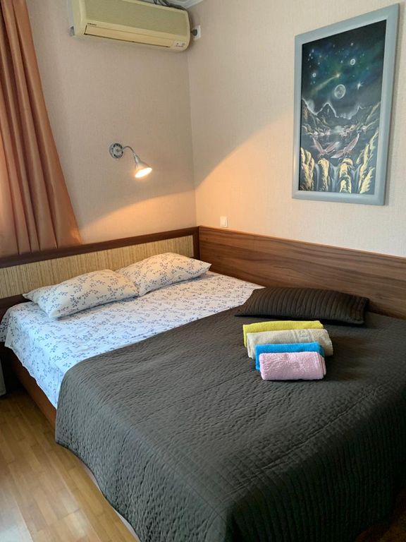 Трёхместный номер улучшенный с видом на город