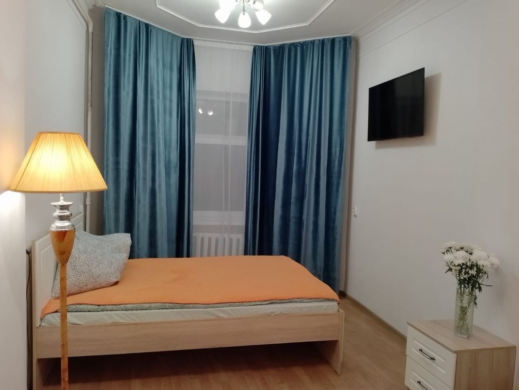 Четырёхместный номер Номер с двуспальной кроватью + двуспальный диван