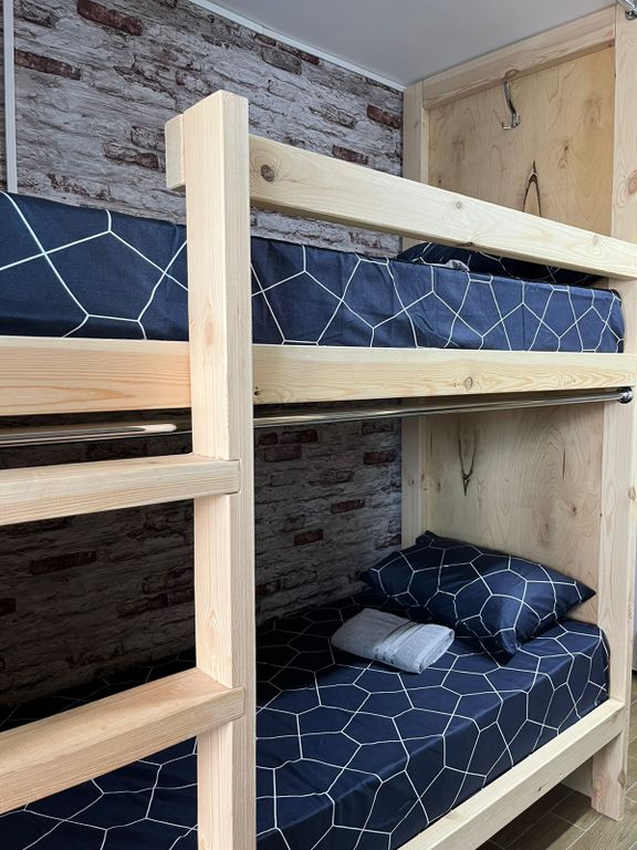 Многоместный смешанный номер койко-место в женский номере  (душ/туалет общий)