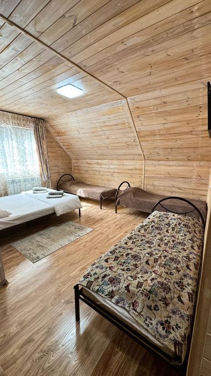 Семейный номер пятиместный номер с двухспальной кроватью