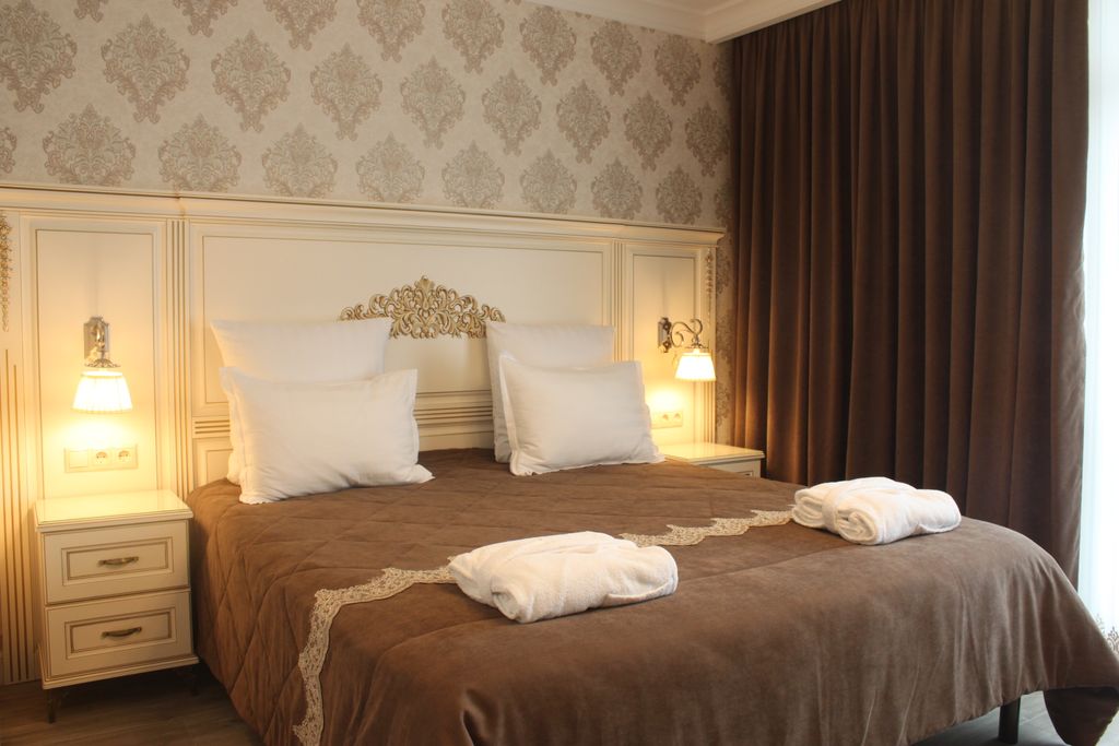 Двухместный номер с 1 кроватью Стандарт двухместный комфорт с видом на бассейн и окрестности