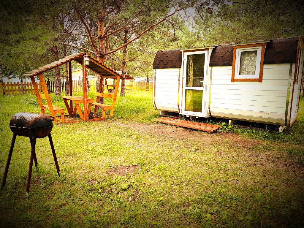 Трёхместный номер эконом с видом на горы