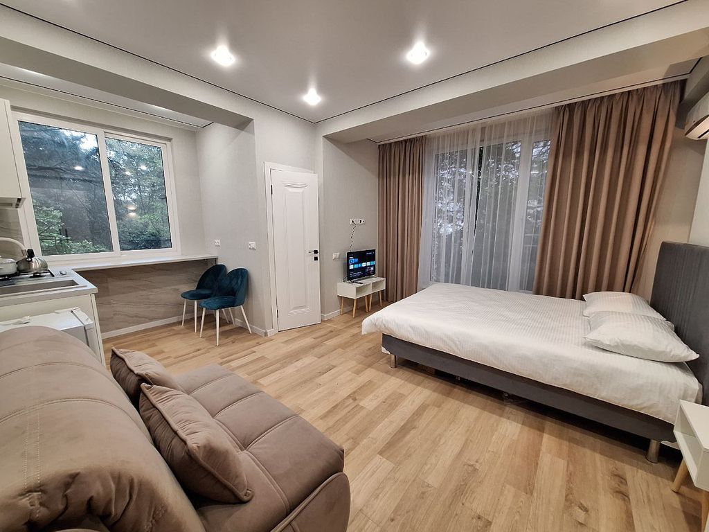 Четырёхместный номер студия с душевой и кухней-гостиной