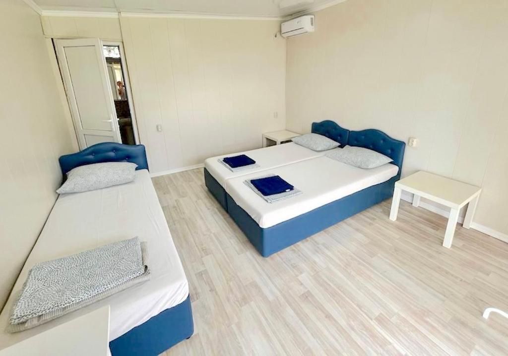 Трёхместный номер стандарт с видом на море