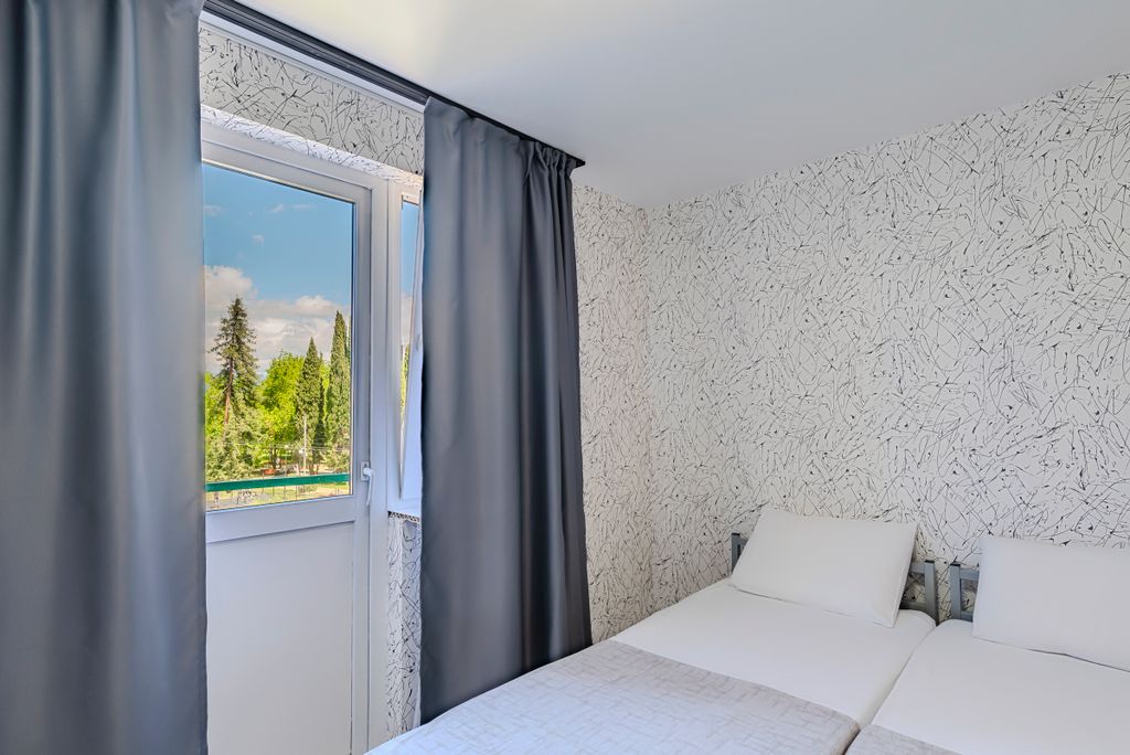 Двухместный номер с 1 кроватью с доп. местом стандарт с балконом