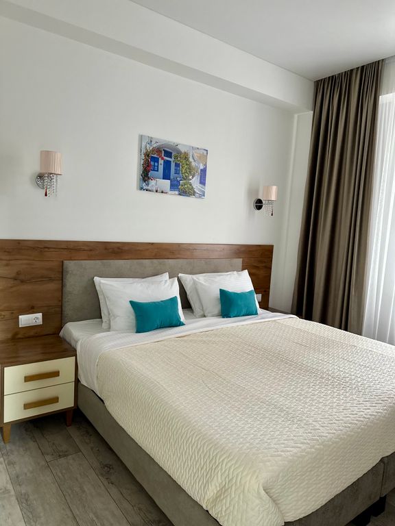 Четырёхместный номер Двухкомнатный номер 40 кв.м. - Люкс white-coffee с персональным двориком-патио на 45 кв.м с прямым видом на море