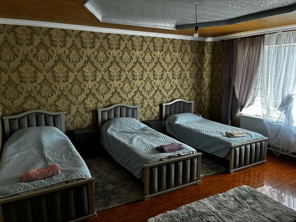 Трёхместный номер стандарт с видом на горы