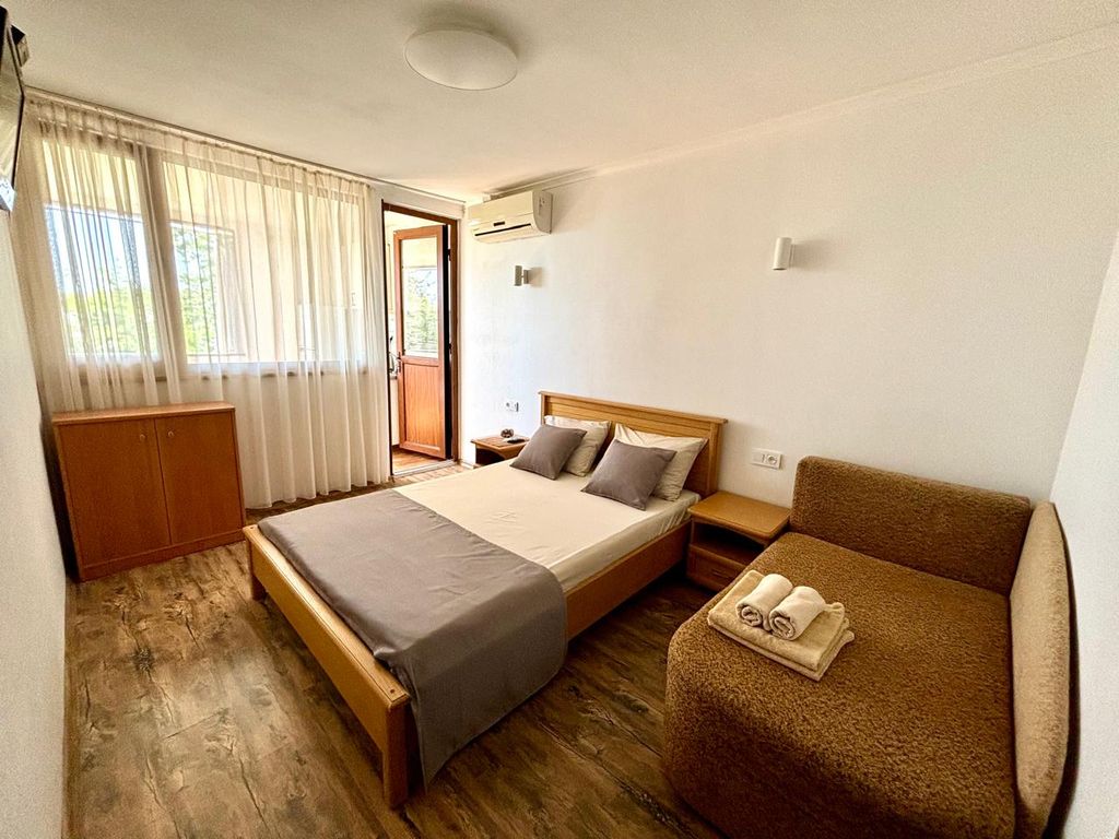 Трёхместный номер стандартный с балконом