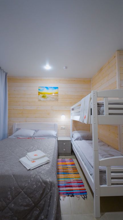 Четырёхместный номер семейный стандарт с двухъярусной кроватью