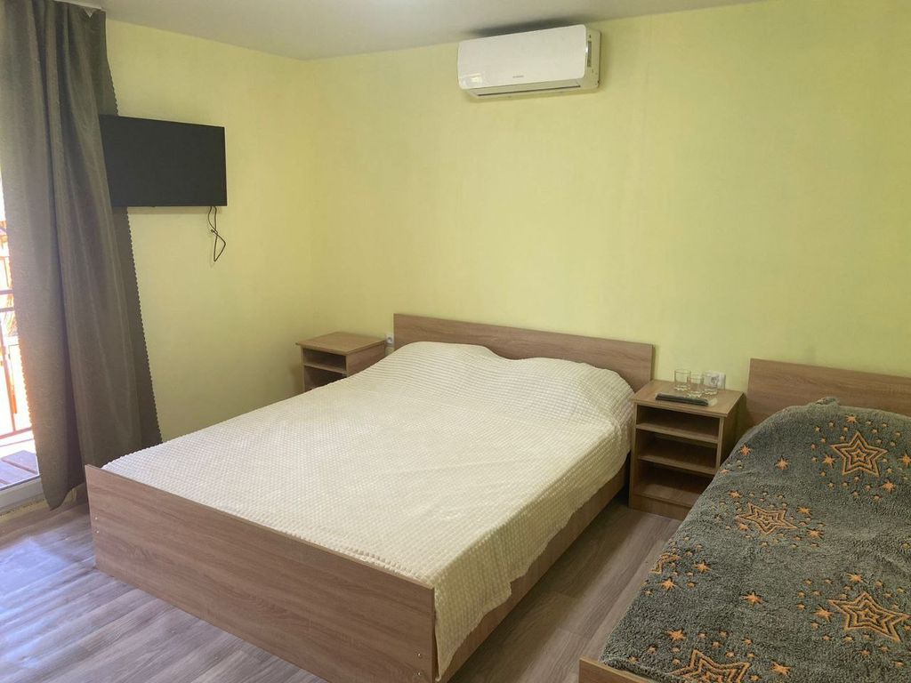 Трёхместный номер стандарт с видом на горы