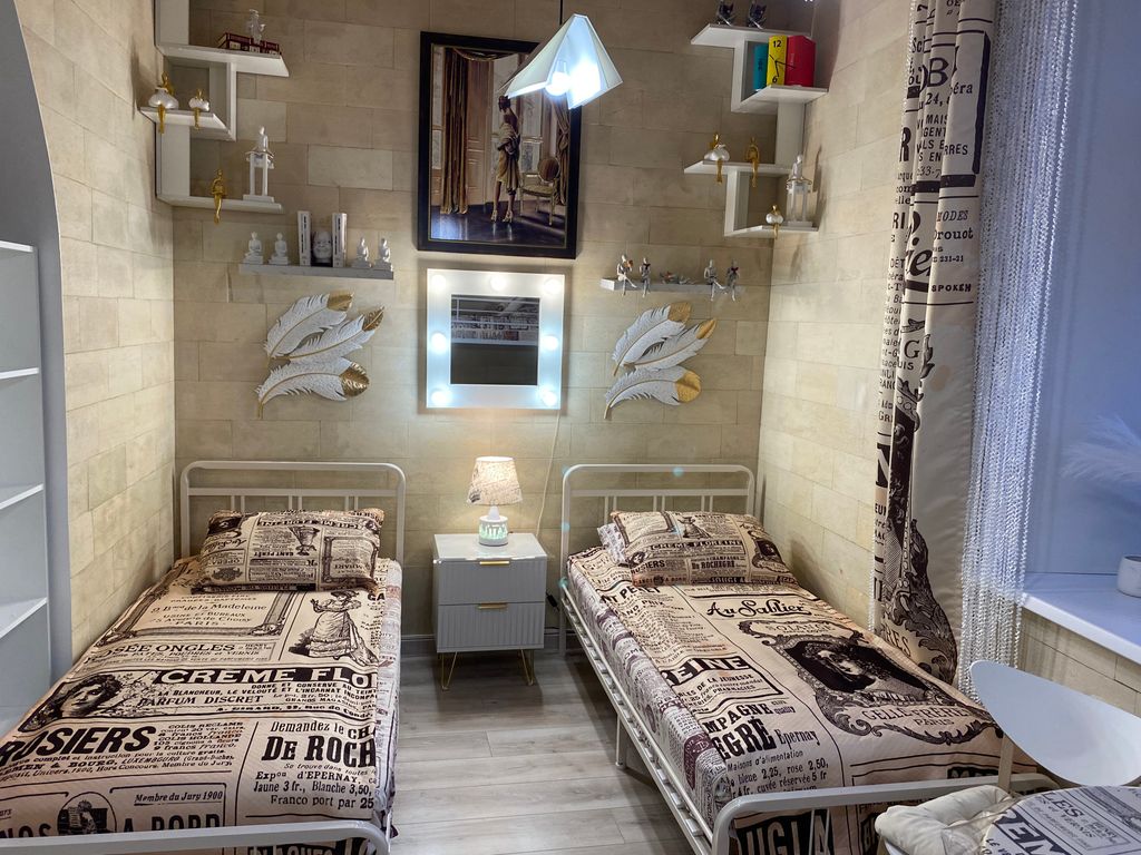 Двухместный номер с 2 отдельными кроватями эконом номер Книга с красивым видом на центр города