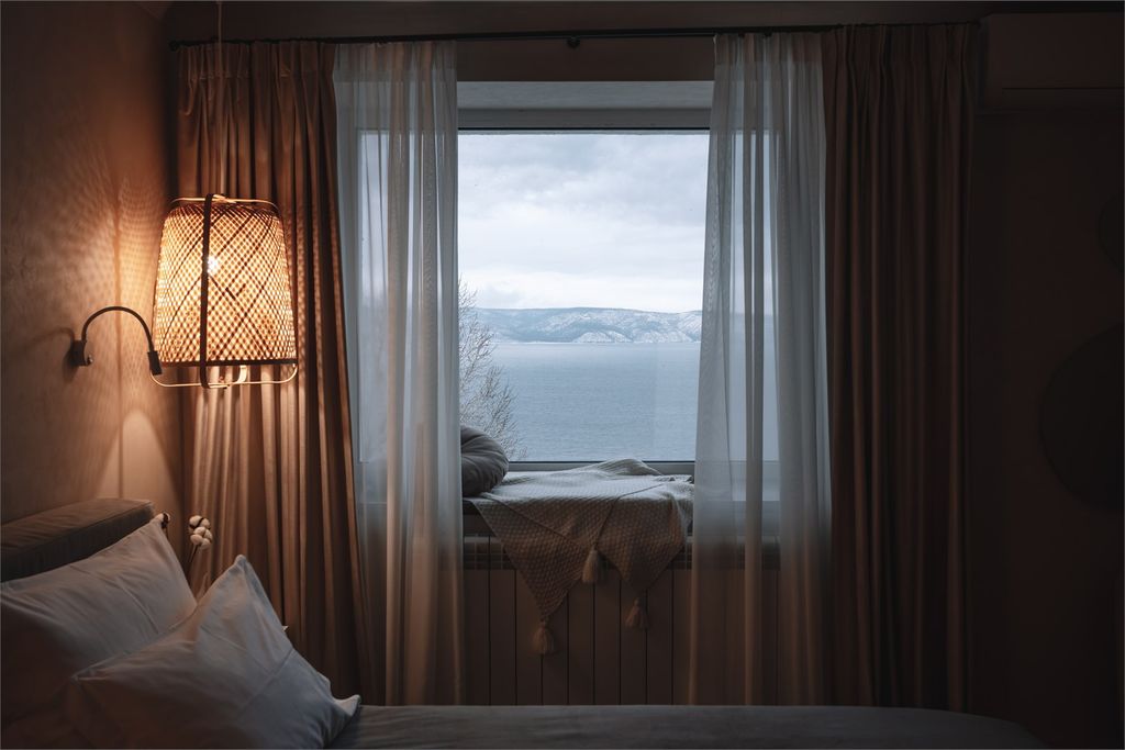 Двухместный номер с 1 кроватью джуниор сюит (вид на Волгу) 6 этаж