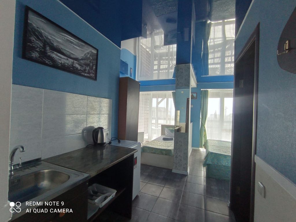 Трёхместный номер люкс с видом на море