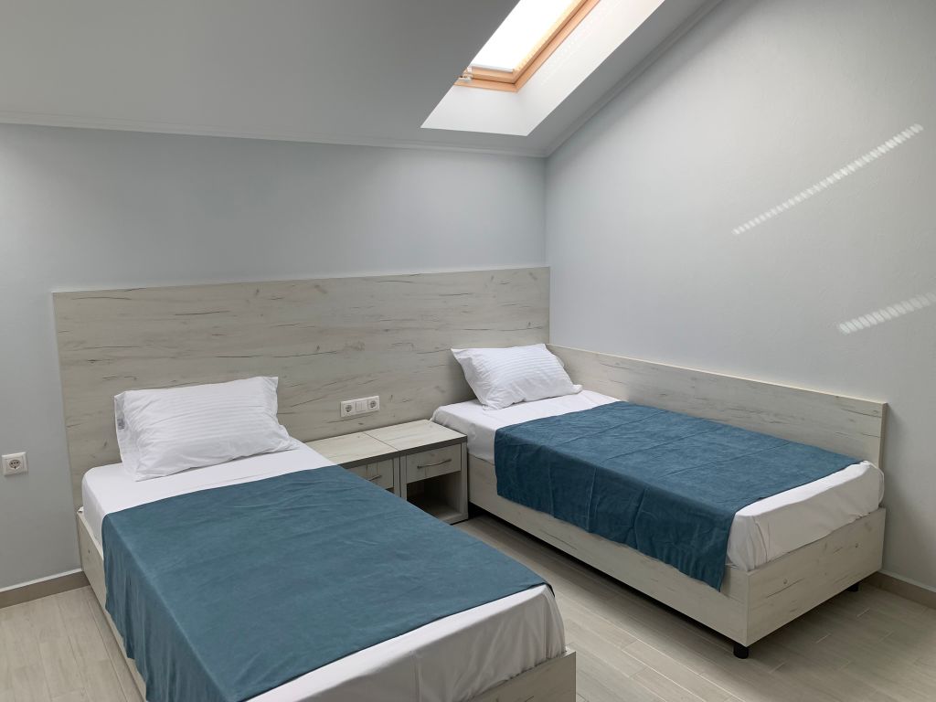 Трёхместный номер стандарт мансарда