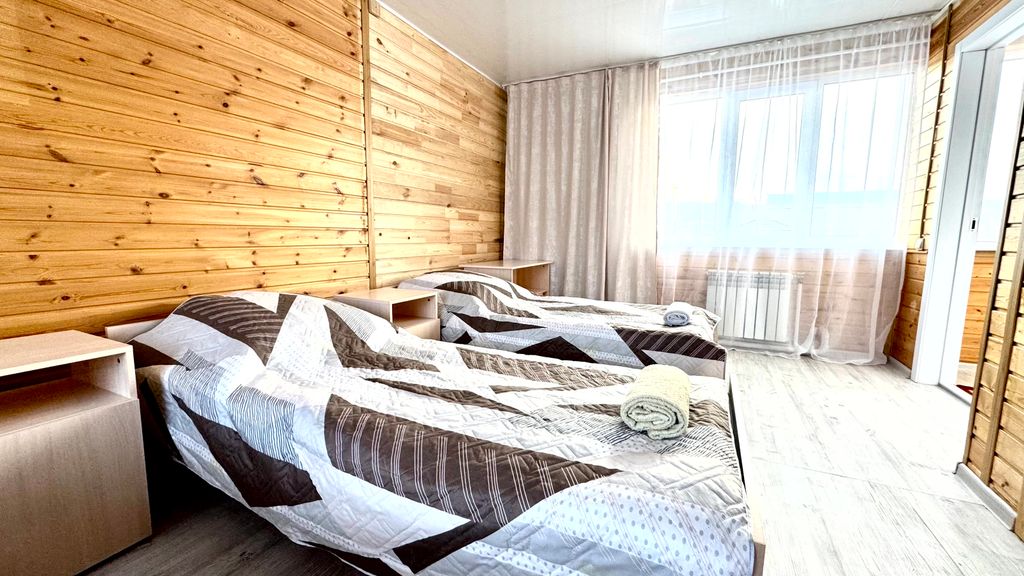 Трёхместный номер комфорт с тремя односпальными кроватями и санузлом в номере