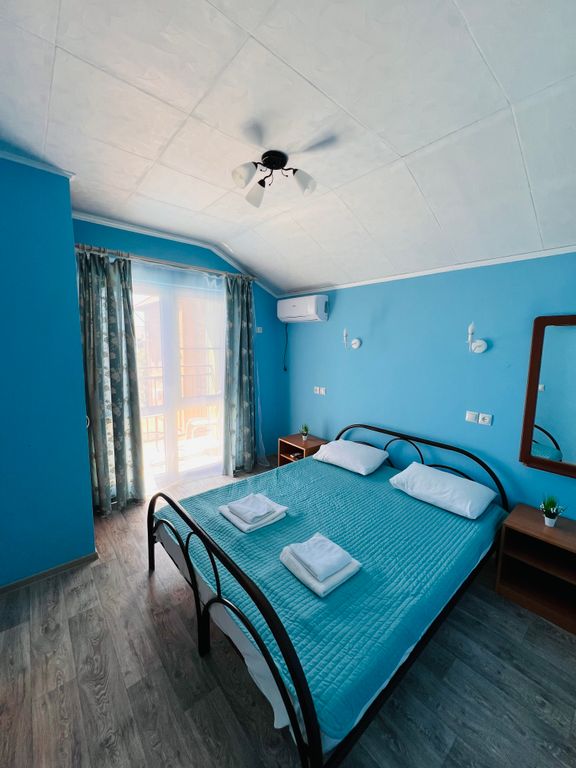 Семейный номер четырёхместный 2-х комнатный с балконом