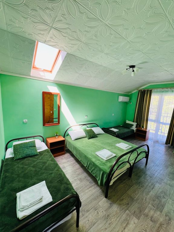 Четырёхместный номер с балконом на горы