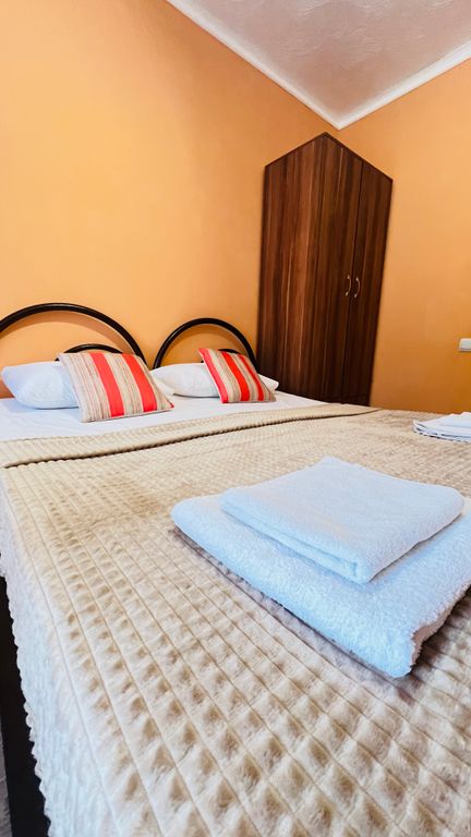 Трёхместный номер номер с видом на горы