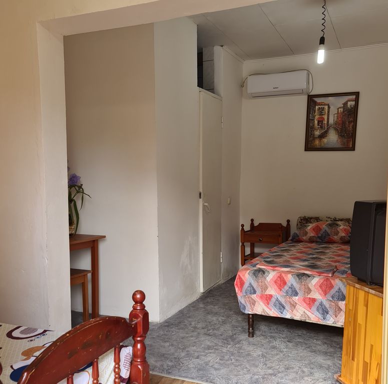 Трёхместный номер душ, туалет