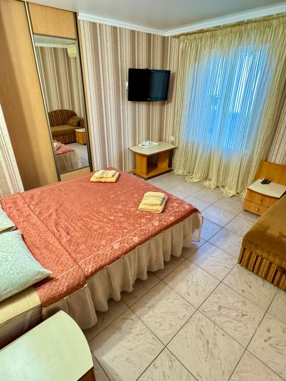 Семейный номер двухкомнатный пятиместный улучшенный