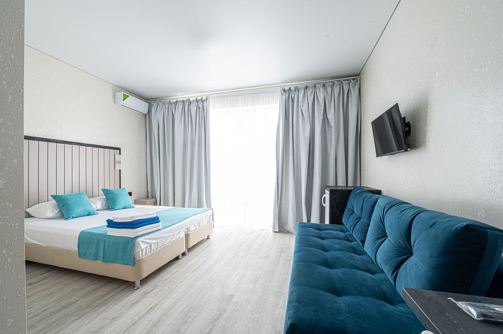 Четырёхместный номер полулюкс со всем необходимым8