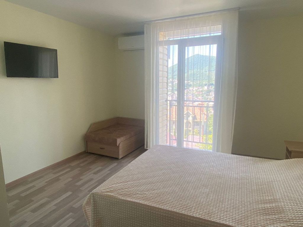 Трёхместный номер стандарт с видом на море