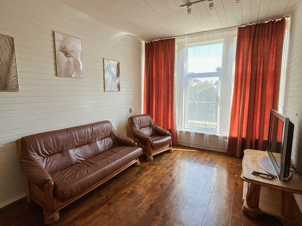 Дом двухэтажный восьмиместный коттедж