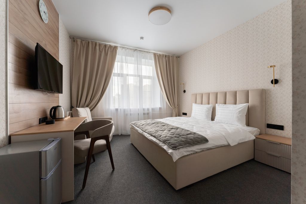 Трёхместный номер улучшенный с видом на город