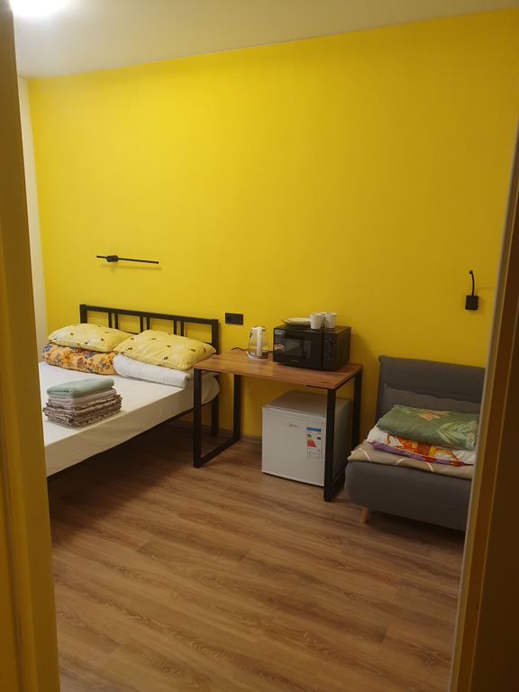 Семейный номер Семейный 3 места (1 двухспальная + кресло)